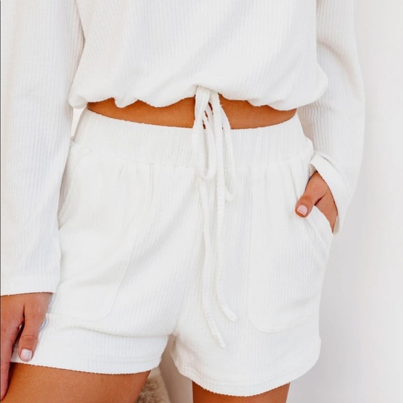 Final Price! CLOSEOUT! New in pkg cute ivory pocketed shorts - Picture 4 of 16